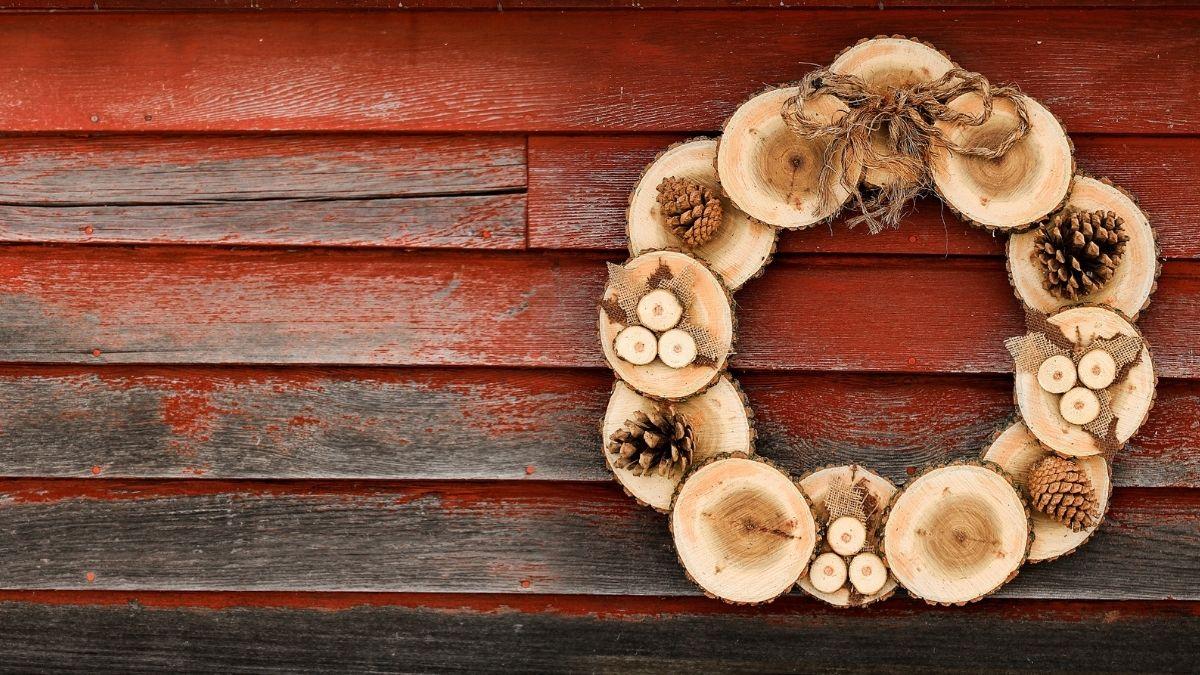A wreath made from wood bark and pinecones