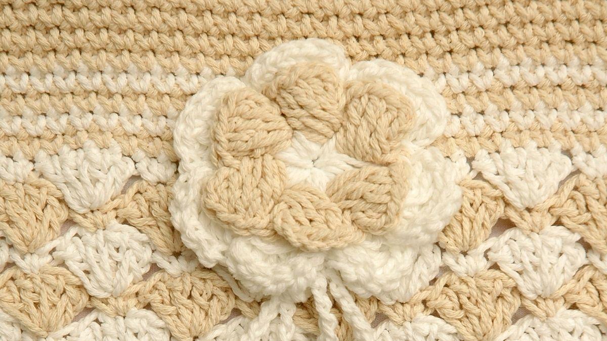 A flower pattern made by hand with yarn weaving